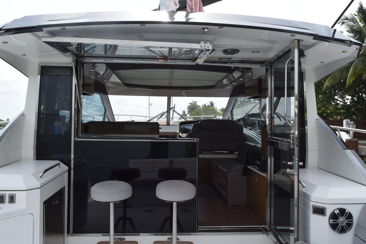 2018 Cruisers Yachts 47 