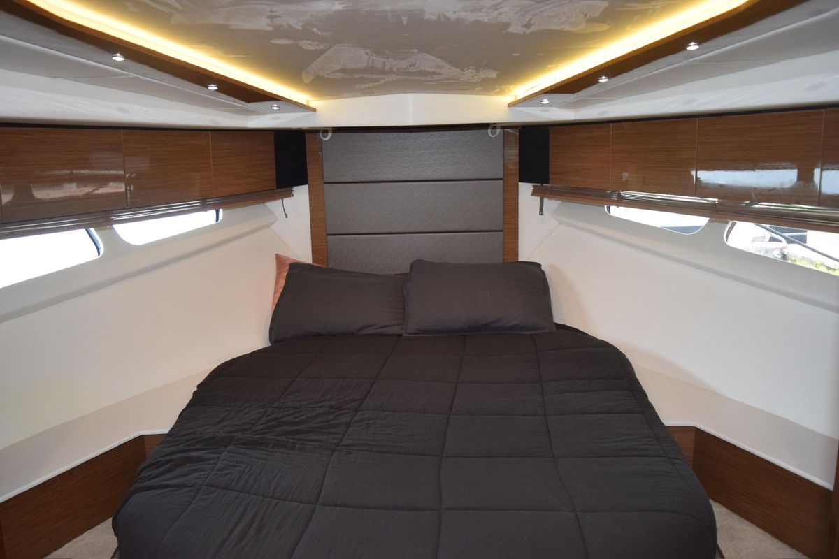 2018 Cruisers Yachts 47 