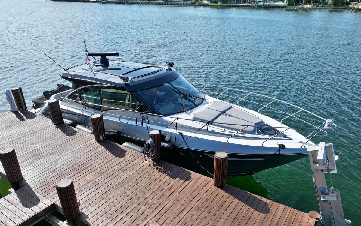 2018 Cruisers Yachts 47 