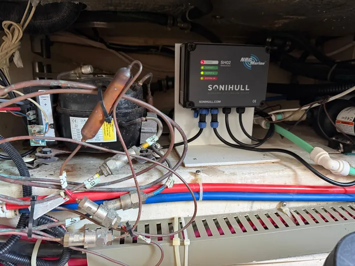 Ticklish Yacht Photos Pics Sonihull system in True North 38 Heritage boat, year 2002.