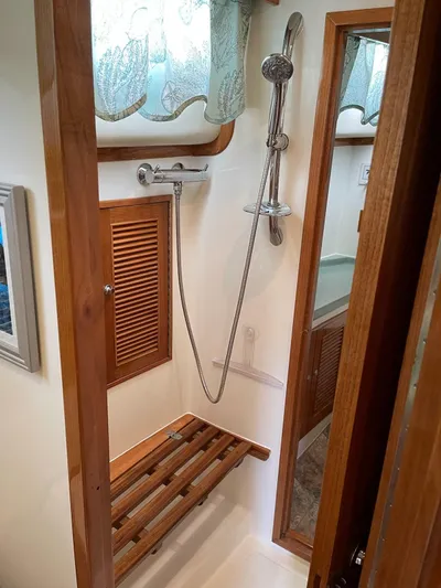 Necessity Yacht Photos Pics 2005 Albin 44 Command Bridge shower with wooden bench and handheld showerhead.