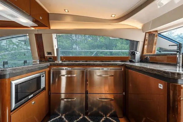 No Pods - V-drive Yacht Photos Pics Luxurious kitchen interior of 2015 Sea Ray 510 Fly yacht with modern appliances.