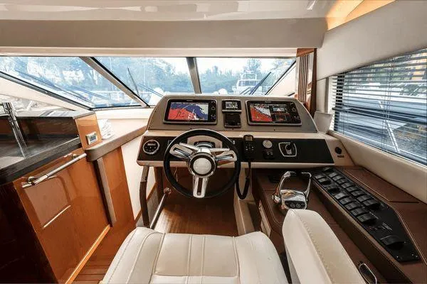 No Pods - V-drive Yacht Photos Pics 2015 Sea Ray 510 Fly yacht cockpit with modern navigation systems and luxurious interior.