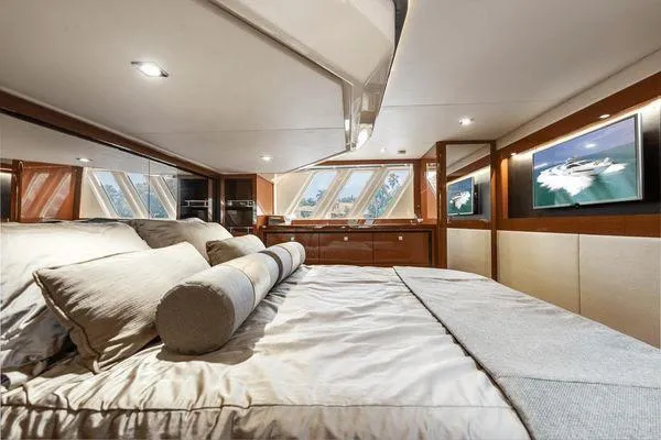 No Pods - V-drive Yacht Photos Pics Luxurious bedroom interior of 2015 Sea Ray 510 Fly yacht with elegant bedding and decor.