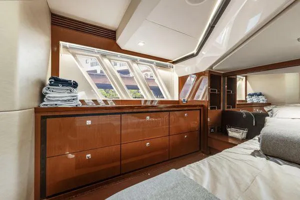 No Pods - V-drive Yacht Photos Pics Luxurious cabin interior of 2015 Sea Ray 510 Fly yacht with elegant wood finish.