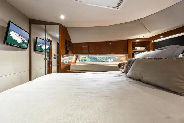 No Pods - V-drive Yacht Photos Pics Luxurious interior of 2015 Sea Ray 510 Fly yacht with cozy bedroom and modern amenities.