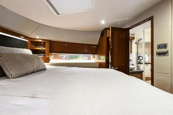 No Pods - V-drive Yacht Photos Pics Luxurious bedroom interior of 2015 Sea Ray 510 Fly yacht with modern amenities.