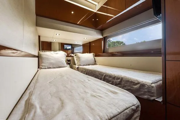 No Pods - V-drive Yacht Photos Pics Luxurious twin cabin interior of 2015 Sea Ray 510 Fly yacht.