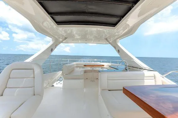 No Pods - V-drive Yacht Photos Pics Luxurious 2015 Sea Ray 510 Fly yacht interior with ocean view and elegant seating.