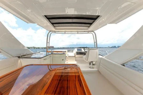 No Pods - V-drive Yacht Photos Pics 2015 Sea Ray 510 Fly yacht interior with sleek design and panoramic water views.