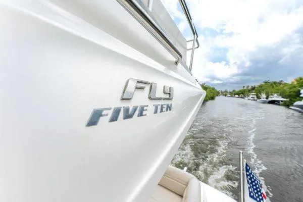 No Pods - V-drive Yacht Photos Pics 2015 Sea Ray 510 Fly yacht cruising on a scenic waterway.