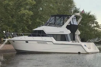 Carver 370 Voyager
