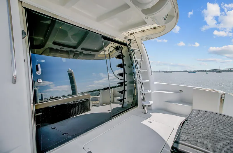 No Surrender Yacht Photos Pics 2000 Carver 530 Voyager Pilothouse yacht with reflective glass and ocean view.