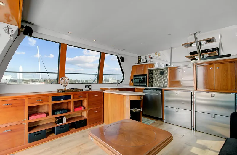 No Surrender Yacht Photos Pics Interior of 2000 Carver 530 Voyager Pilothouse with modern kitchen and large windows.