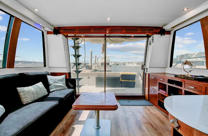 No Surrender Yacht Photos Pics Luxurious interior of 2000 Carver 530 Voyager Pilothouse yacht with modern furnishings.