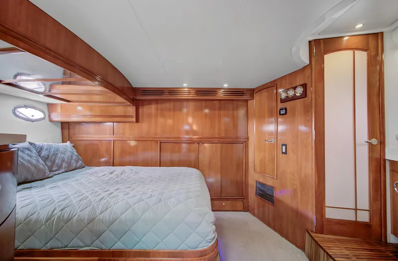 No Surrender Yacht Photos Pics Luxurious cabin interior of 2000 Carver 530 Voyager Pilothouse with wood paneling and cozy bed.