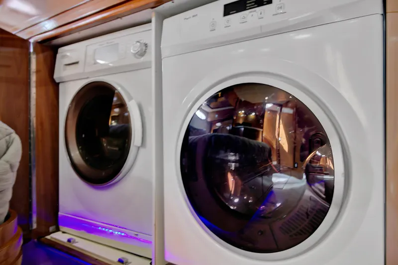 No Surrender Yacht Photos Pics Laundry appliances inside a 2000 Carver 530 Voyager Pilothouse yacht.