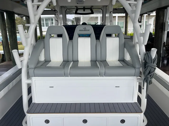  Yacht Photos Pics 2020 Regulator 41 boat with gray and white seating.