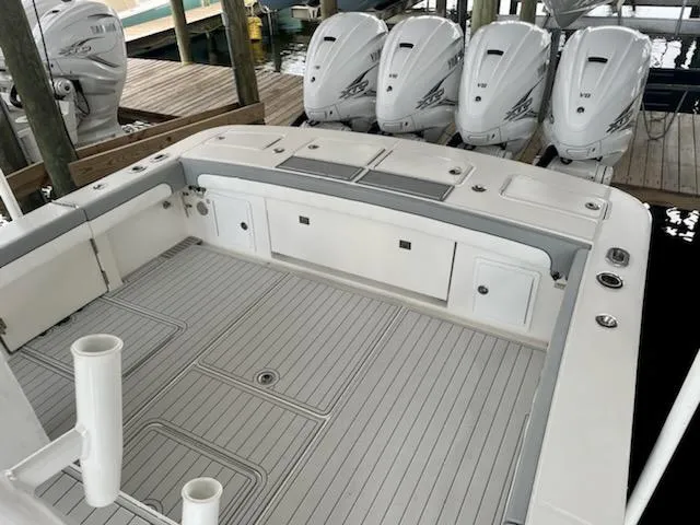  Yacht Photos Pics 2020 Regulator 41 boat with four Yamaha outboard engines.