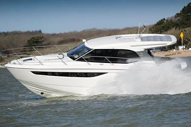 #boatshowspecial Yacht Photos Pics 2023 Bavaria R40 Coupe cruising on water, showcasing sleek design and performance.