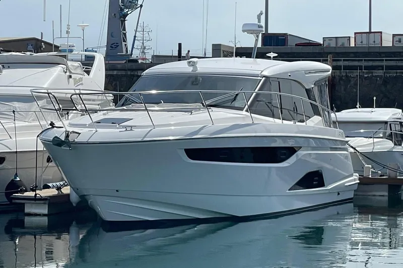 #boatshowspecial Yacht Photos Pics 2023 Bavaria R40 Coupe yacht docked in marina, sleek design, modern luxury vessel.