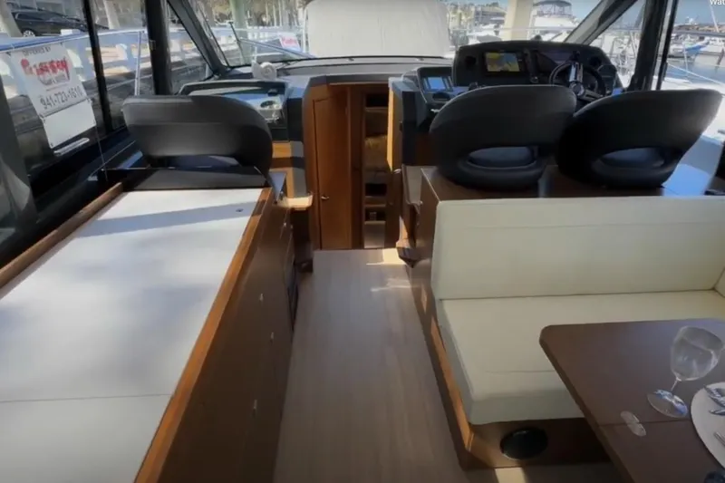 #boatshowspecial Yacht Photos Pics Interior of 2023 Bavaria R40 Coupe yacht with modern seating and navigation area.