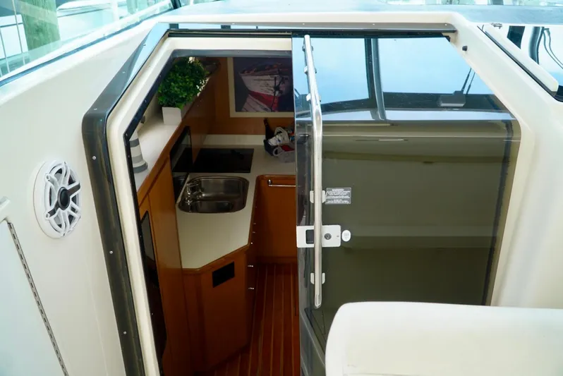 Survey Cruise Yacht Photos Pics 1998 Tiara Yachts 4000 Express interior with kitchenette and seating area.