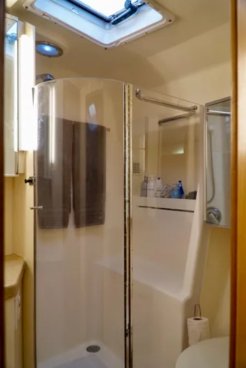 Survey Cruise Yacht Photos Pics 1998 Tiara Yachts 4000 Express bathroom with shower, skylight, and modern amenities.