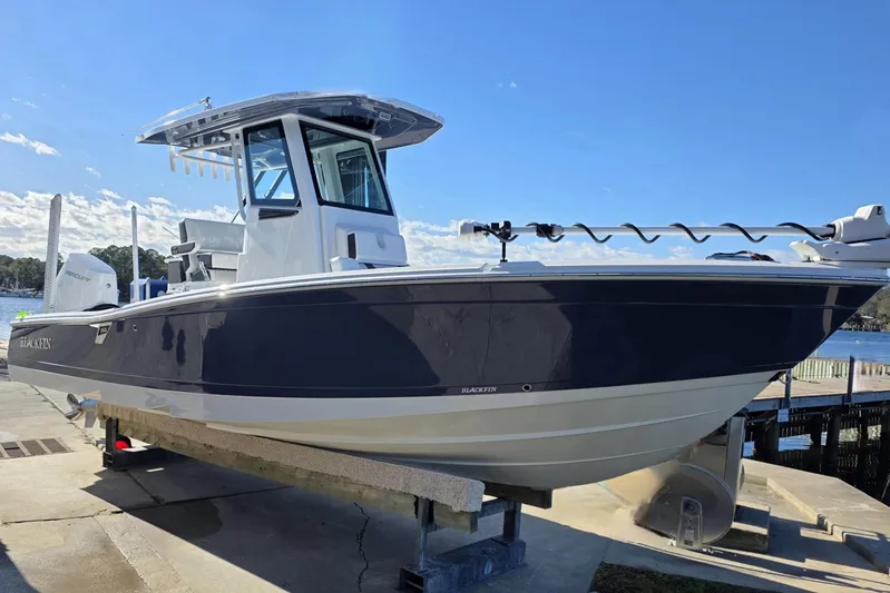  Yacht Photos Pics 2026 Blackfin 262 HB boat on display, featuring sleek design and modern equipment.