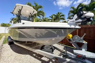 Ranger 2360 Bay