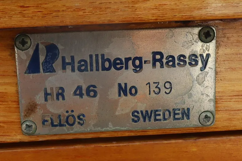 Cygnus Yacht Photos Pics Plaque of Hallberg-Rassy 46 yacht, number 139, from Ell&ouml;s, Sweden, year 2000.