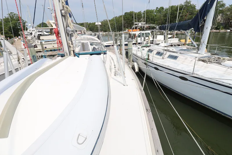 Cygnus Yacht Photos Pics Sailboats docked at a marina, featuring a 2000 Hallberg-Rassy 46.