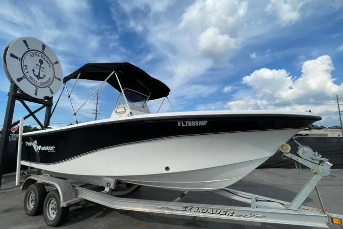 Kenner Fishmaster Travis Edition 220