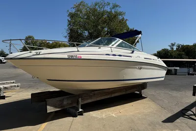 Sea Ray 215 Express Cruiser