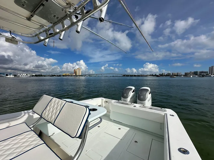  Yacht Photos Pics 2007 Contender - Helm/leaning post