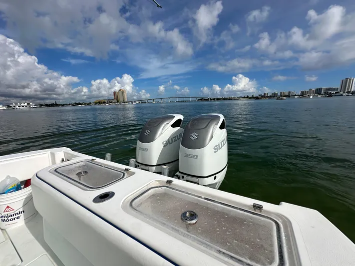  Yacht Photos Pics 2007 Contender - Livewells