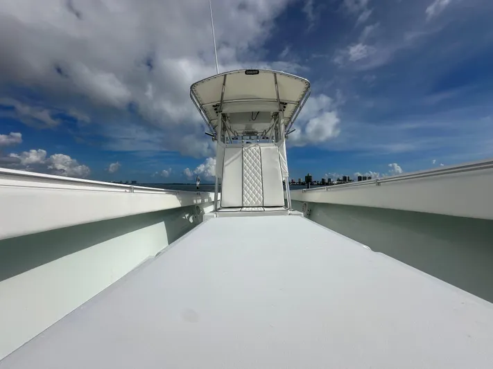  Yacht Photos Pics 2007 Contender - Forward