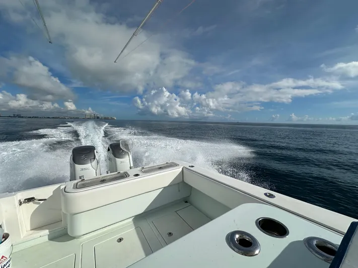  Yacht Photos Pics 2007 Contender - Aft