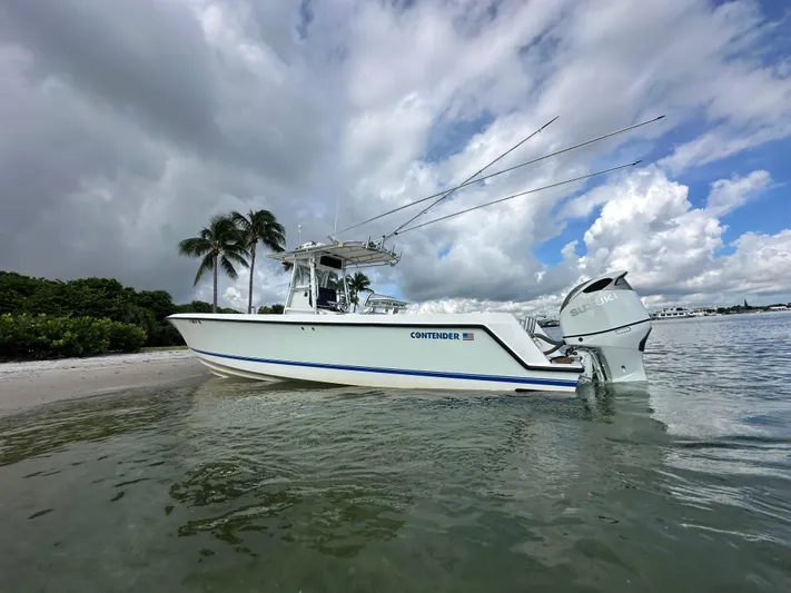  Yacht Photos Pics 2007 Contender - Exterior profile on the water