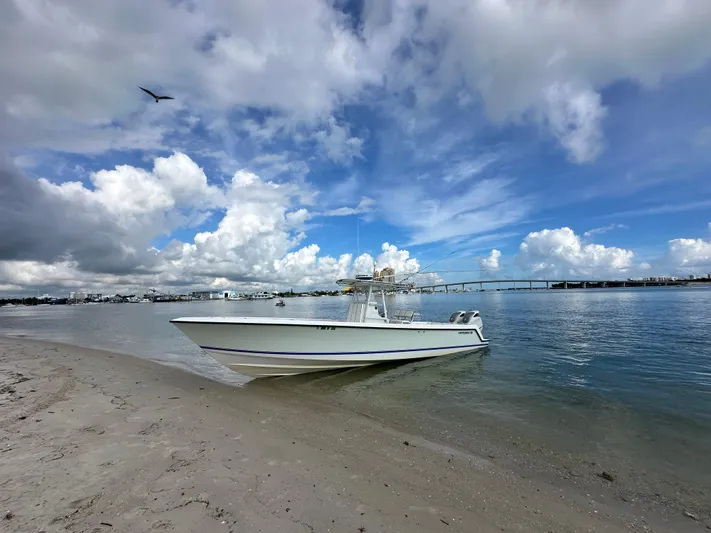  Yacht Photos Pics 2007 Contender - Exterior profile on the water