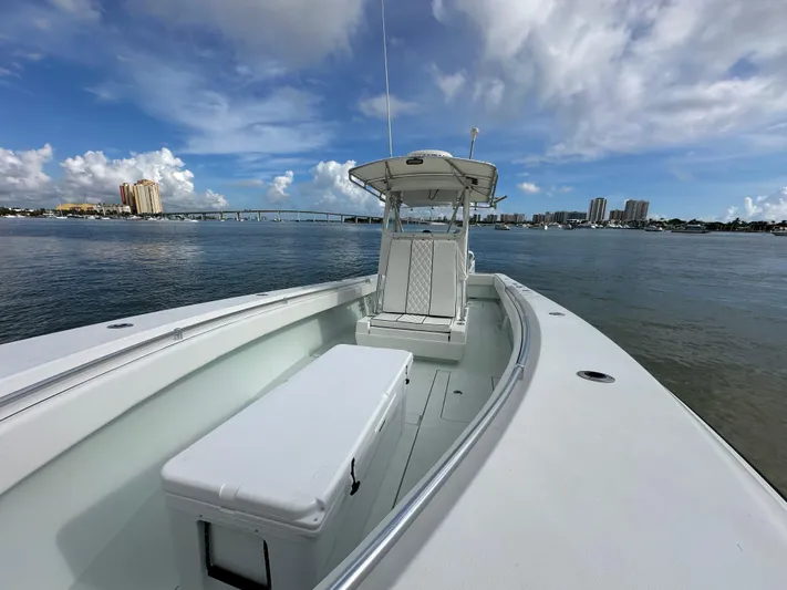  Yacht Photos Pics 2007 Contender - Bow