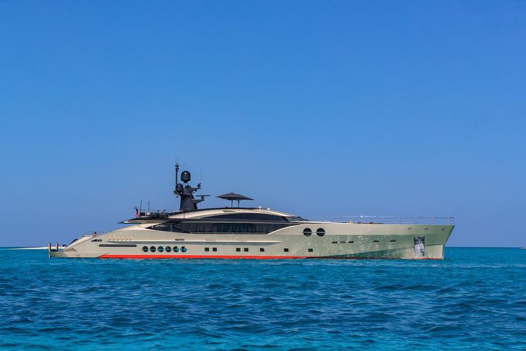 2010-171-palmer-johnson-sport-yacht-170