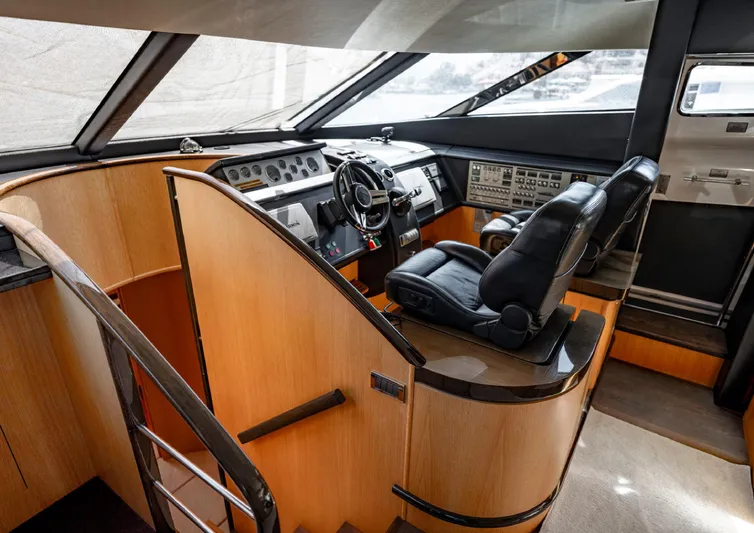  Yacht Photos Pics 2010 Fairline Squadron 78 yacht helm with modern controls and luxurious seating.