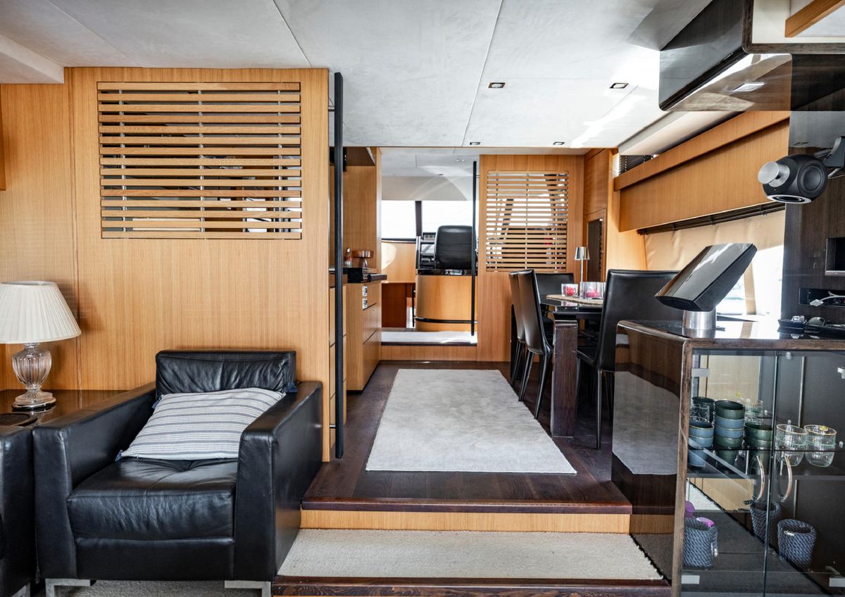 2010 Fairline 79 