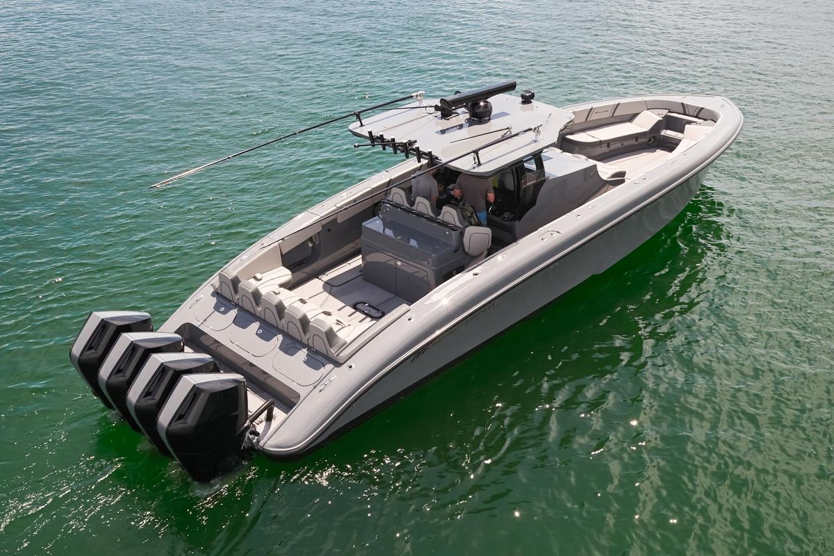 2025 Midnight Express 43 