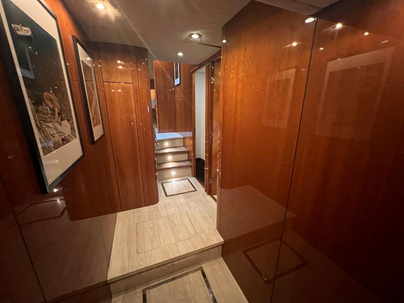 2006 Sunseeker 82 Yacht