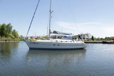 Bavaria 370