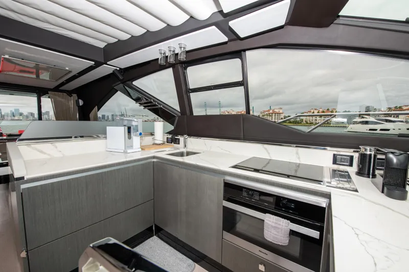 Hard 2 Get Yacht Photos Pics 