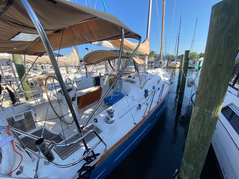 2005 Beneteau 423