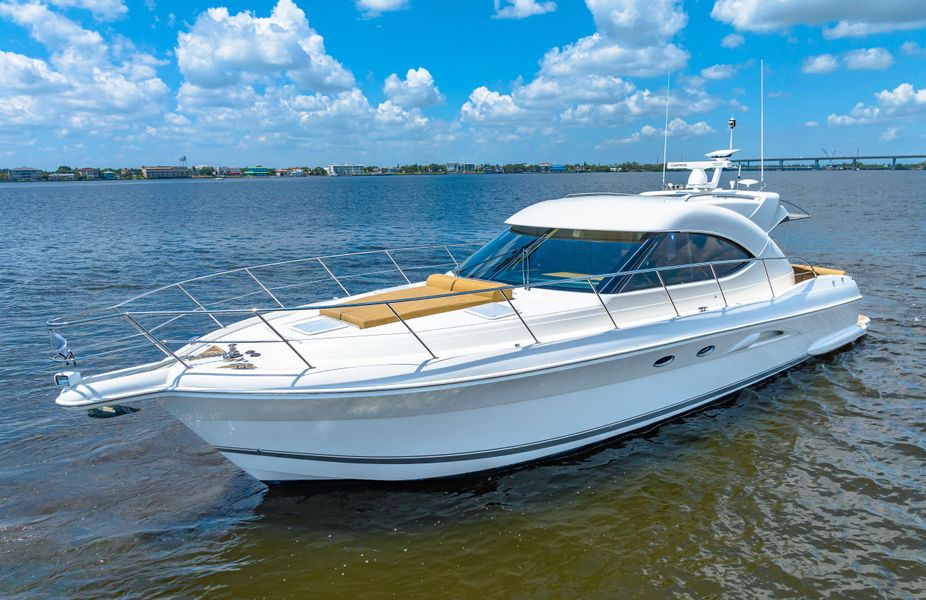 2012 Riviera 5000 Sport Yacht